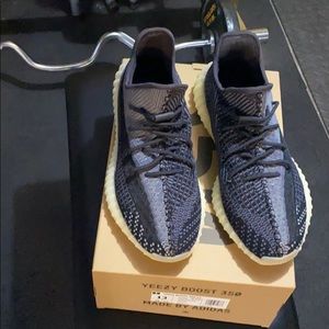 Yeezy Boost 350 V2 Carbon